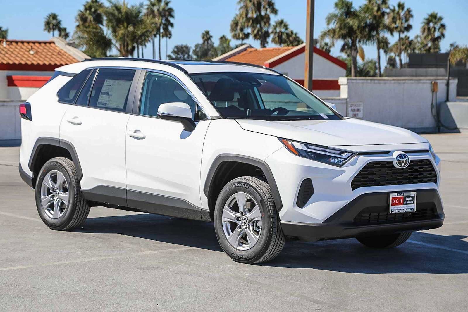 2025 Toyota RAV4 XLE photo 3