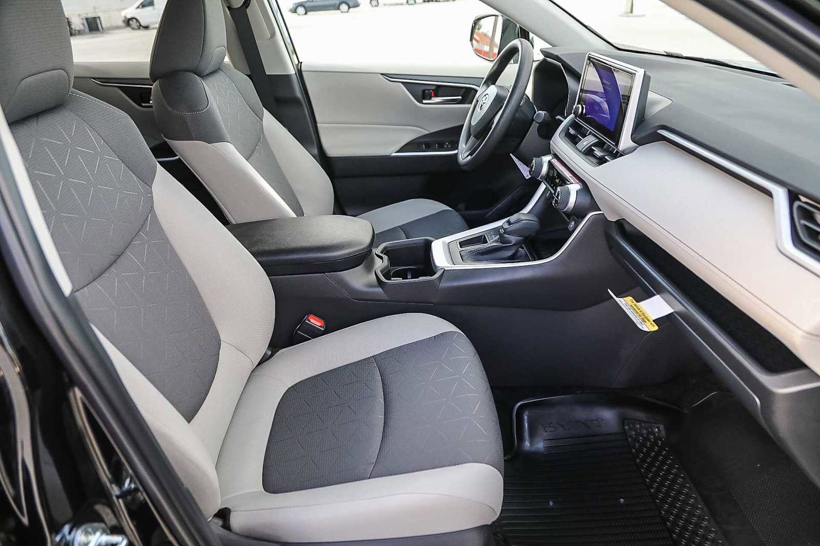 Thumbnail: 2025 Toyota RAV4 - 18