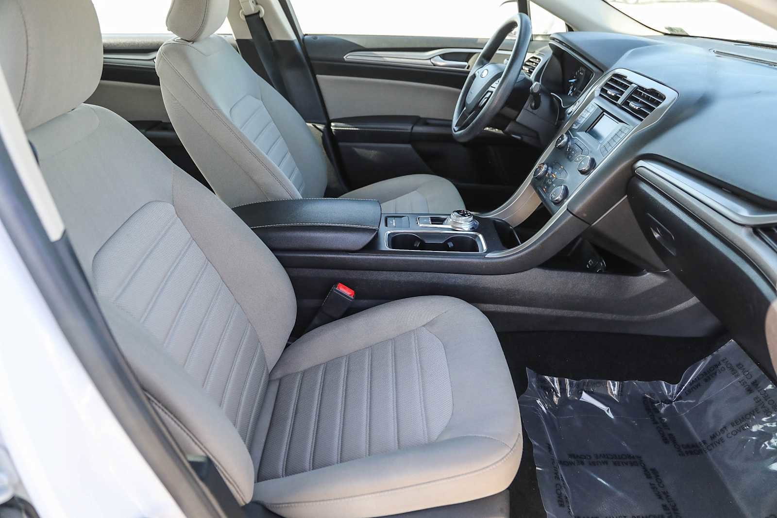 2019 Ford Fusion S 14