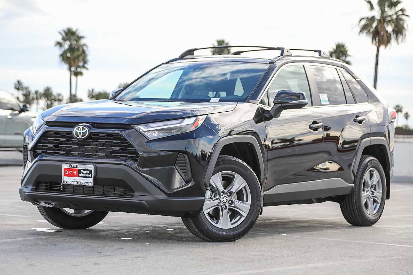 2025 Toyota RAV4 XLE's photo