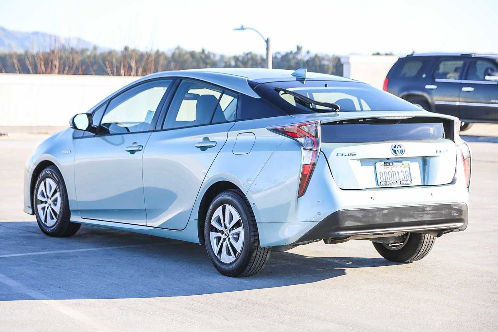 Thumbnail: 2017 Toyota Prius - 7