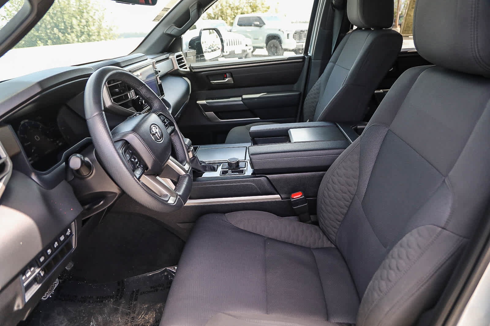 2025 Toyota Sequoia SR5 - Photo 17