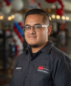 Staff member Eddie Hernandez from ID_be36c1ab3752