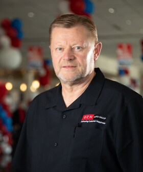 Staff member Paul Panz from ID_be36c1ab3752