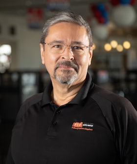 Staff member Edgar Cordoba from ID_be36c1ab3752