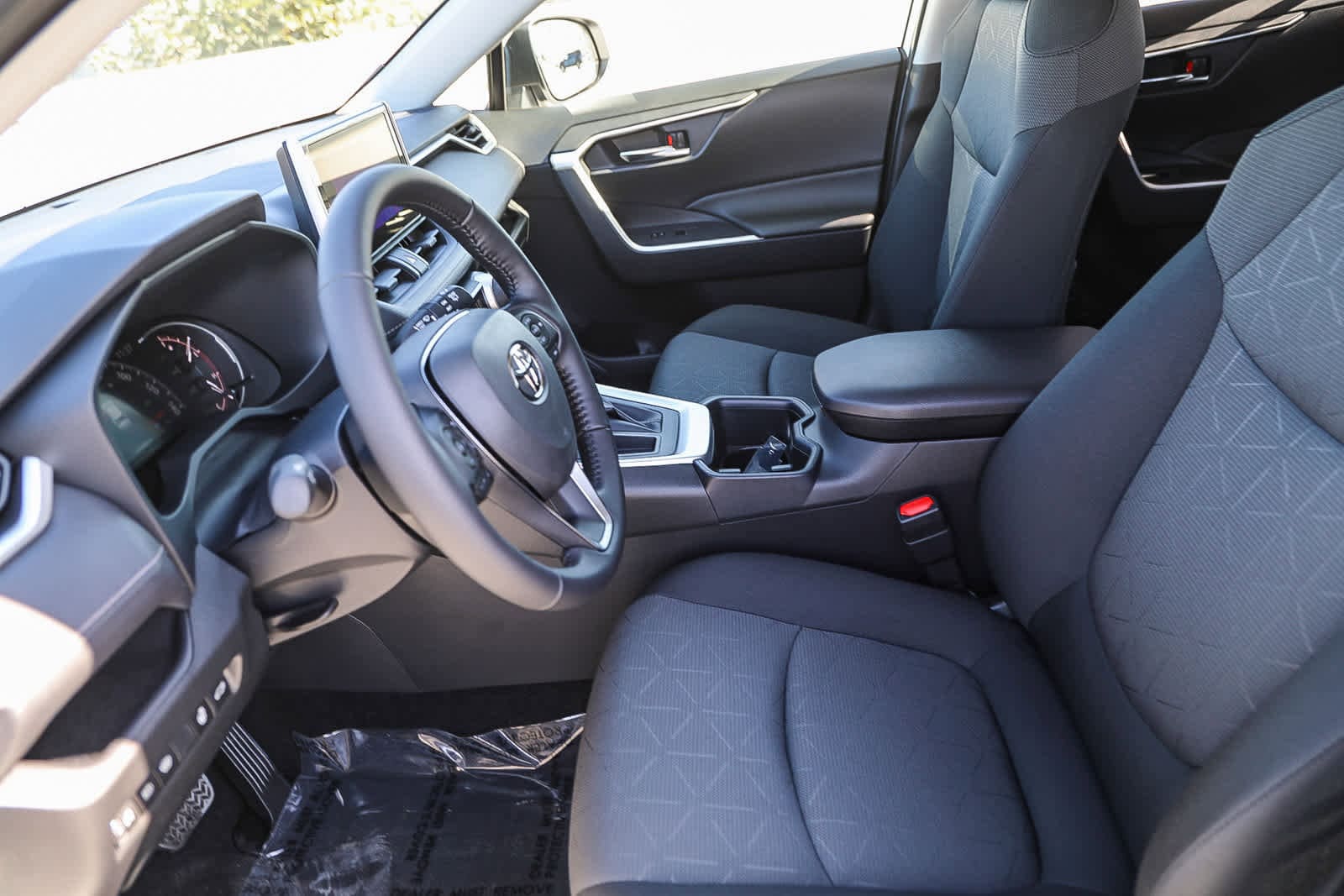 Thumbnail: 2025 Toyota RAV4 - 18