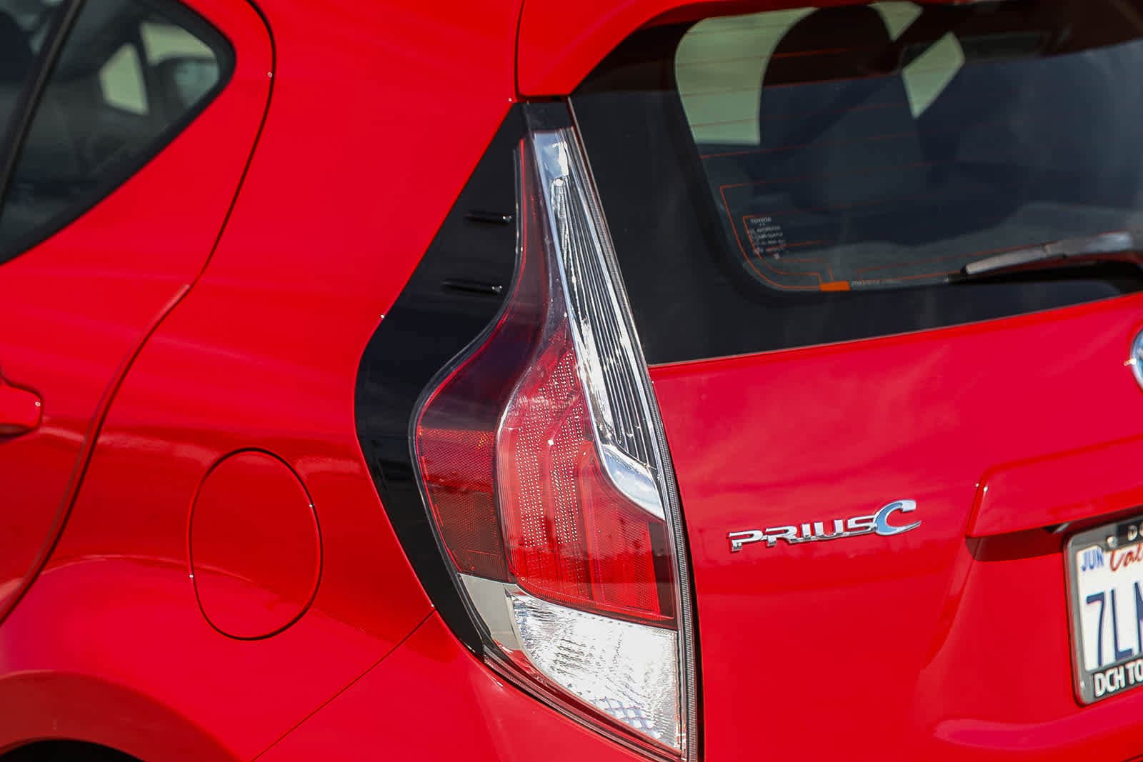 Thumbnail: 2015 Toyota Prius c - 9