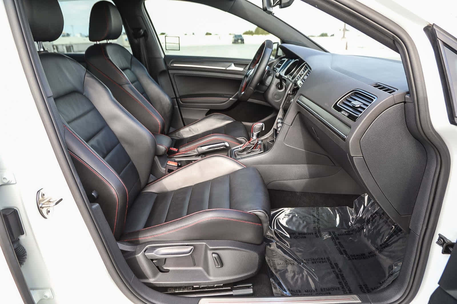 Thumbnail: 2018 Volkswagen Golf - 15