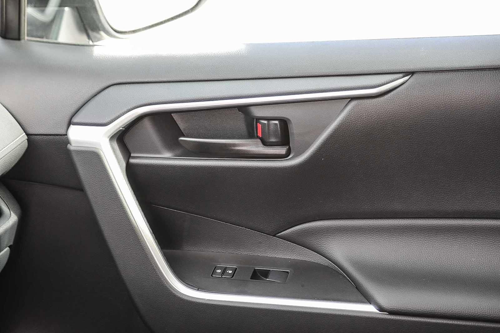 Thumbnail: 2025 Toyota RAV4 - 23