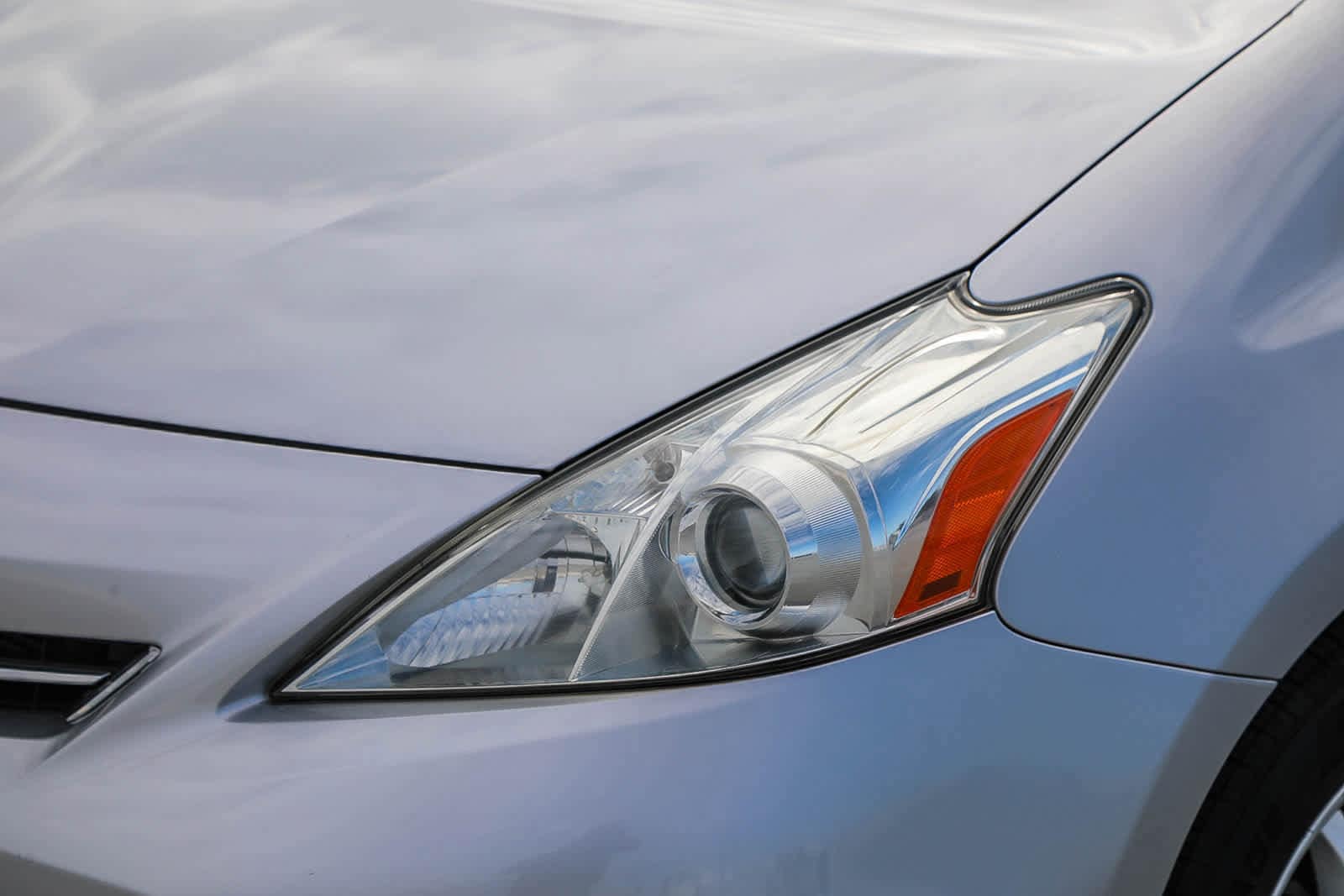 Thumbnail: 2013 Toyota Prius v - 8