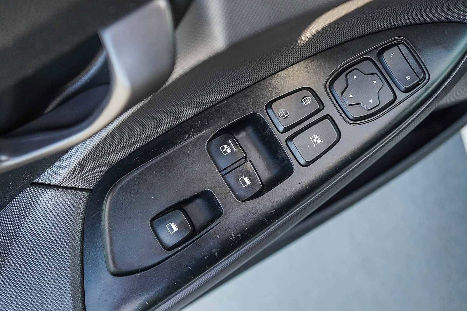 Thumbnail: 2019 Hyundai Veloster - 23