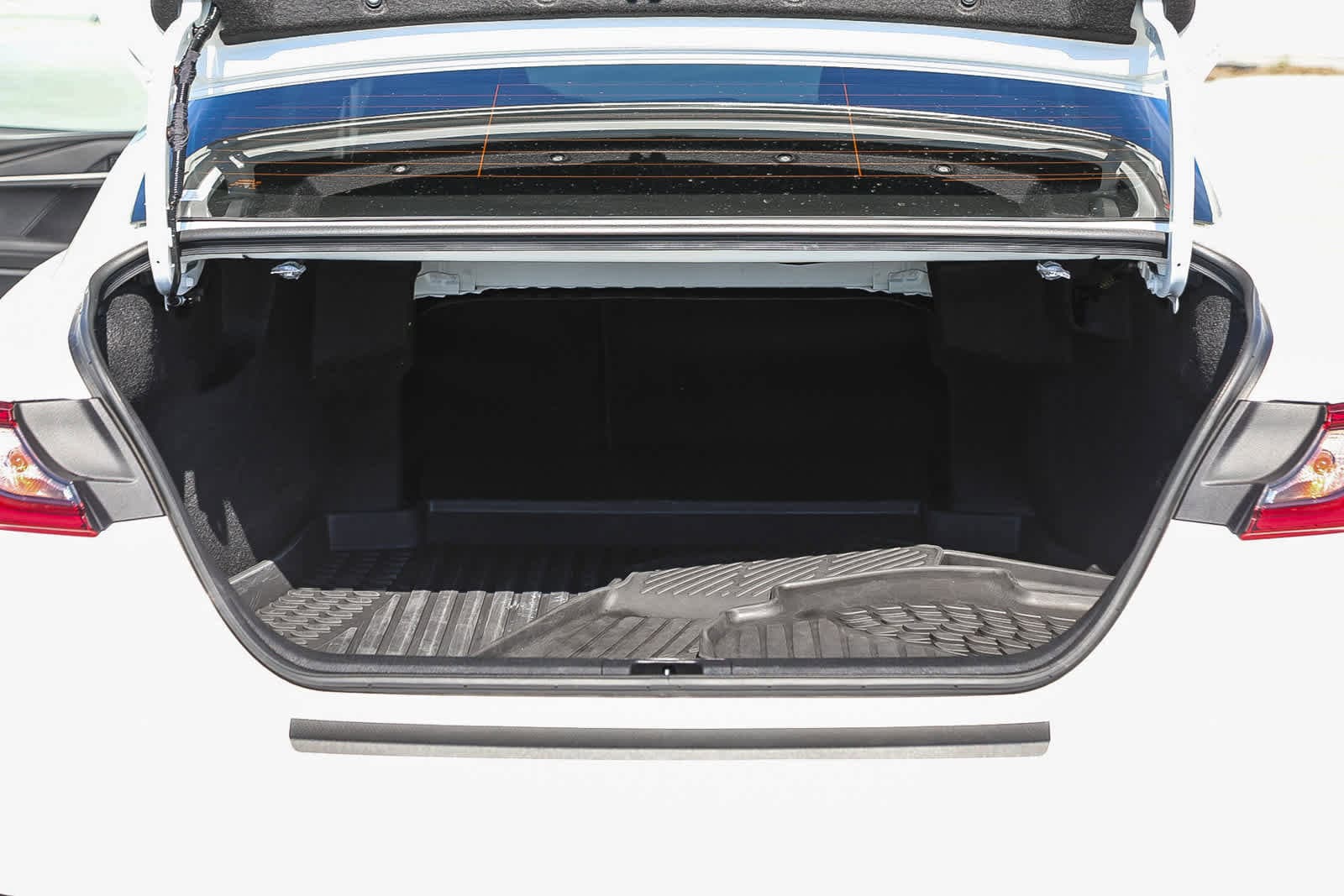 Thumbnail: 2025 Toyota Camry - 25