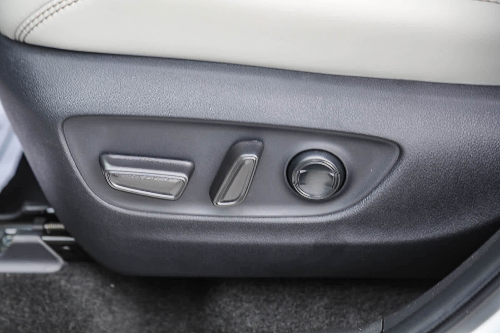 Thumbnail: 2025 Toyota RAV4 - 20