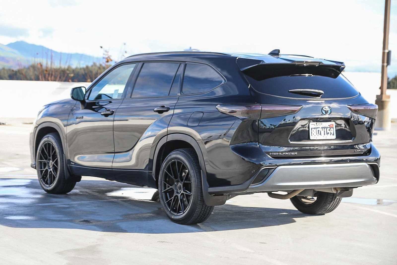 Thumbnail: 2021 Toyota Highlander - 7