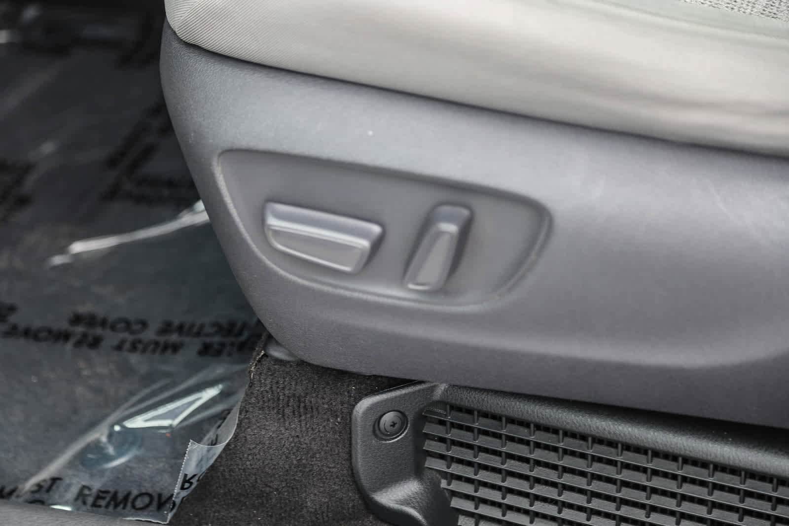 2021 Toyota Sienna LE 18