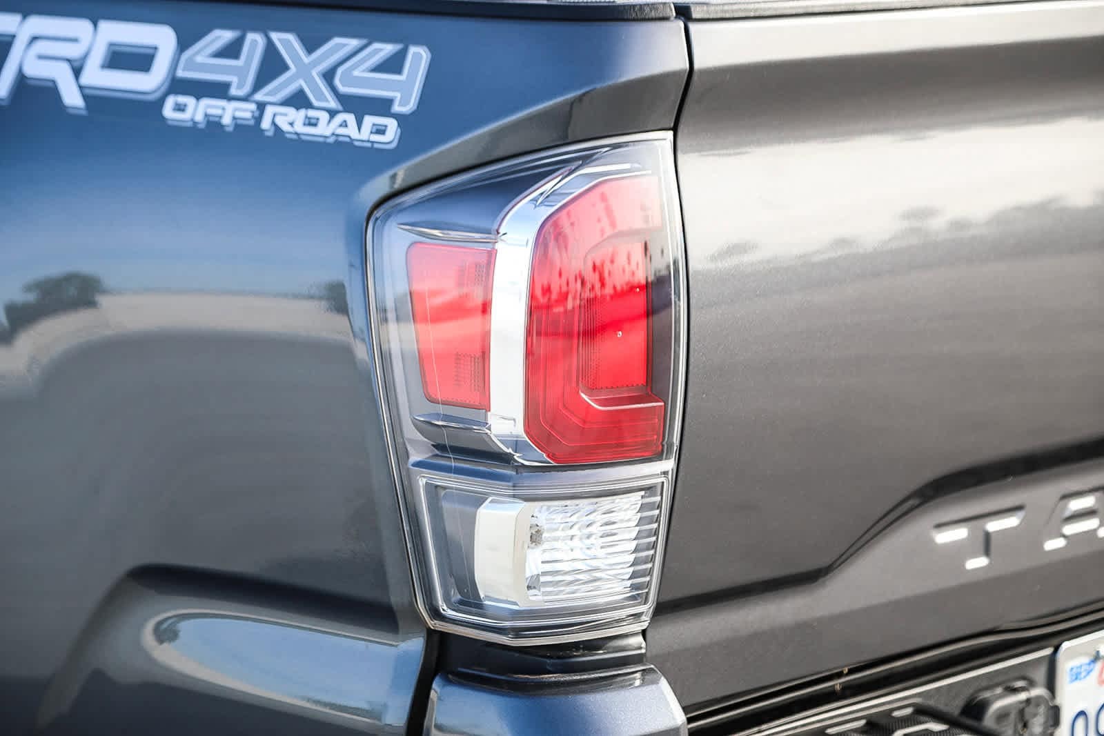 Thumbnail: 2020 Toyota Tacoma - 10