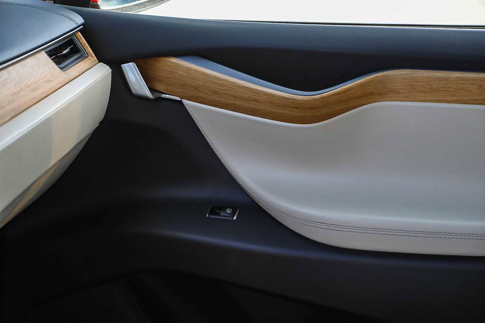 Thumbnail: 2019 Tesla Model X - 21