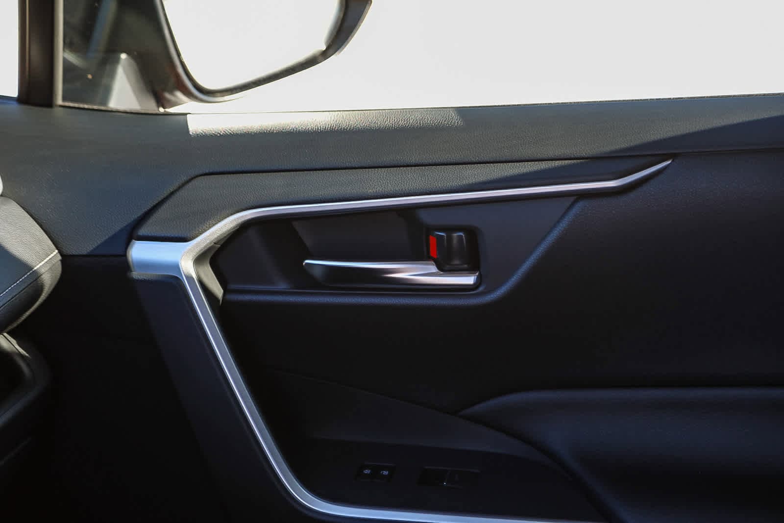 Thumbnail: 2025 Toyota RAV4 - 21