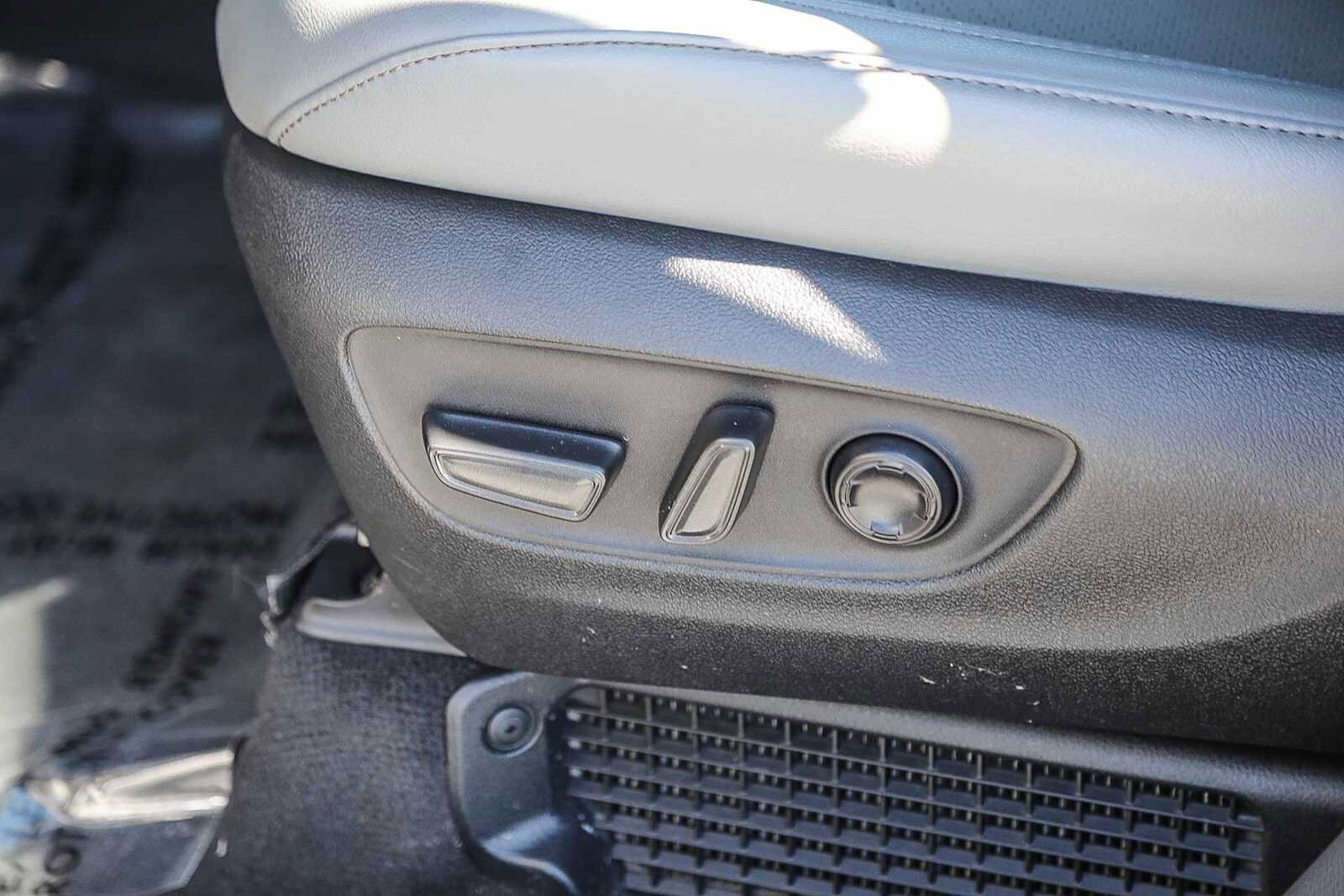 Thumbnail: 2024 Toyota Sienna - 21