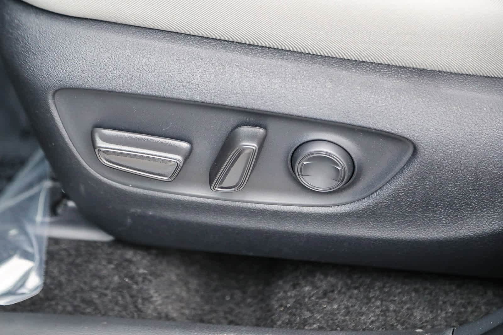 Thumbnail: 2025 Toyota RAV4 - 21