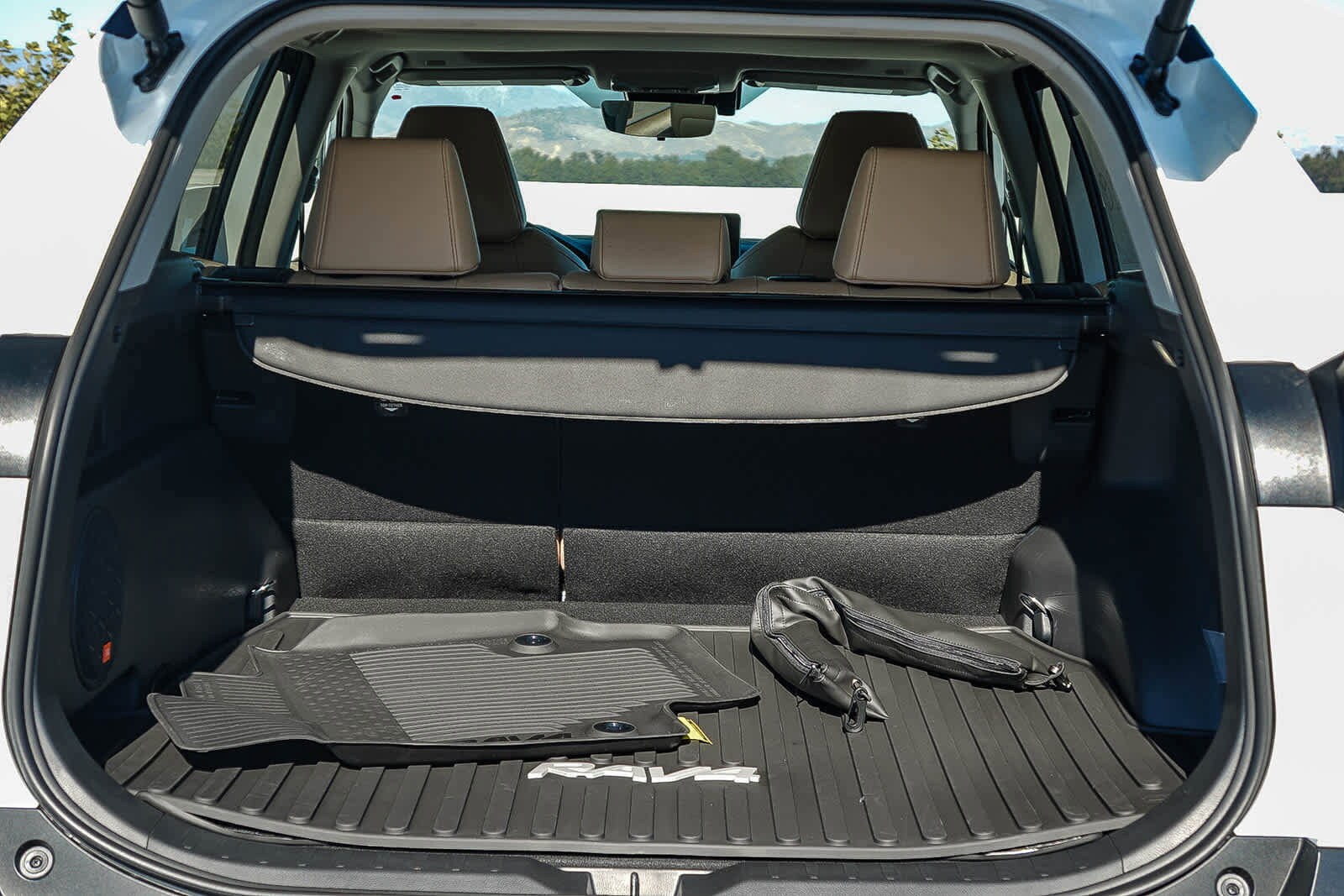 Thumbnail: 2025 Toyota RAV4 - 12