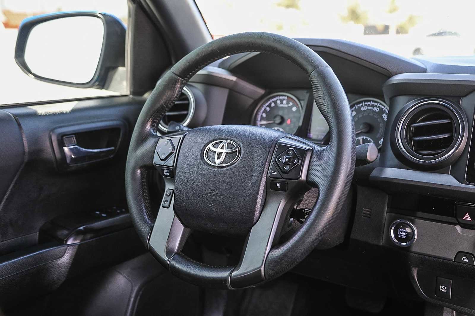 Thumbnail: 2016 Toyota Tacoma - 15