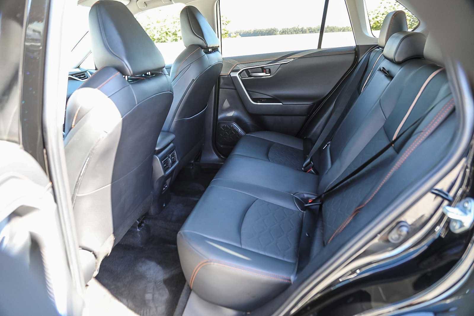 Thumbnail: 2024 Toyota RAV4 - 18