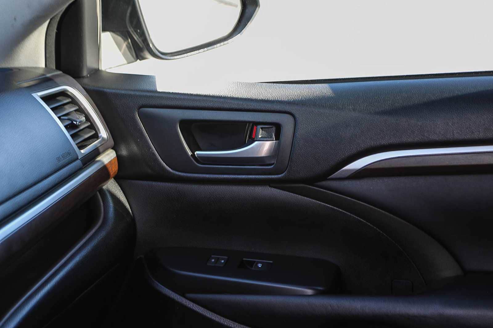 Thumbnail: 2016 Toyota Highlander - 22