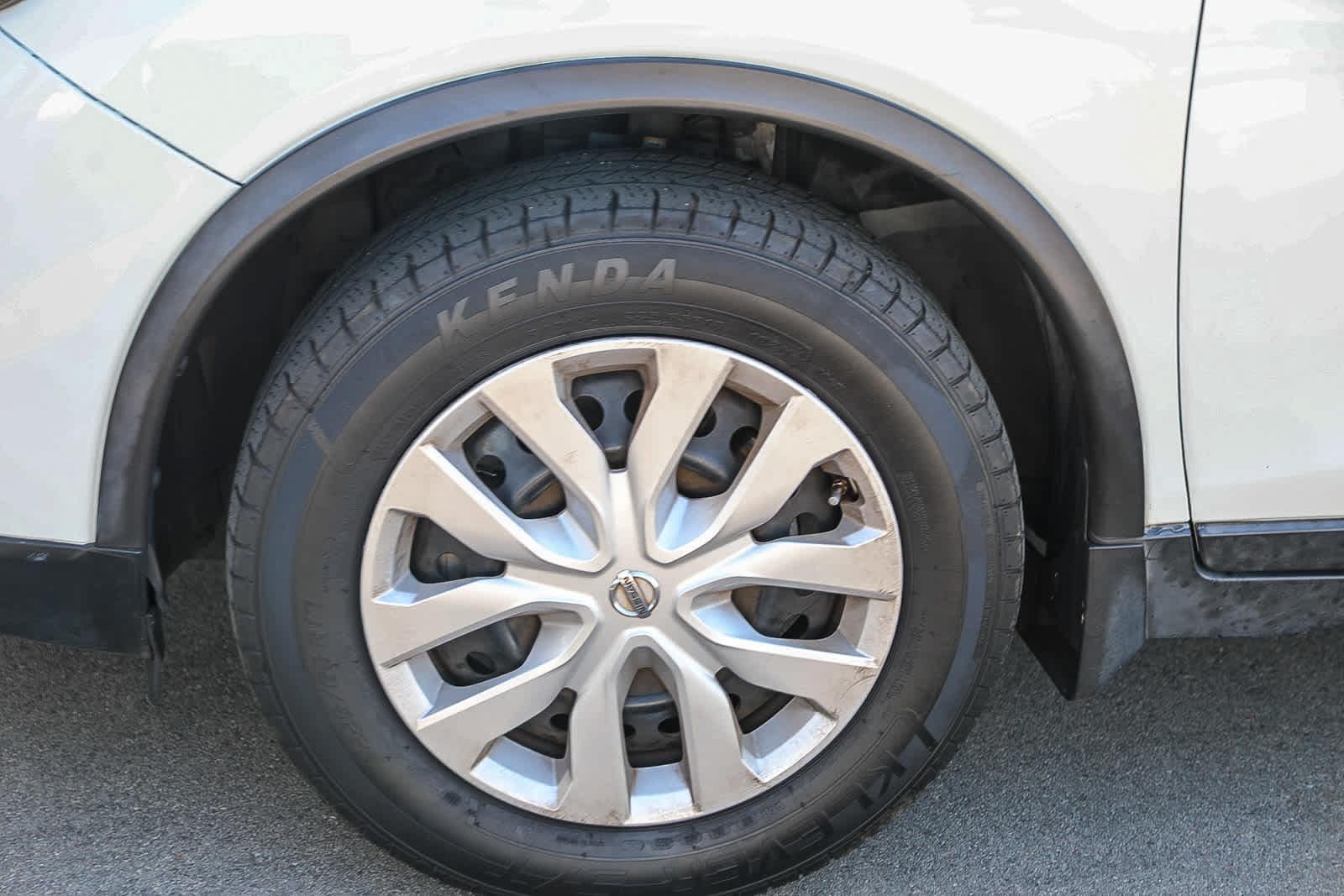 Thumbnail: 2016 Nissan Rogue - 8