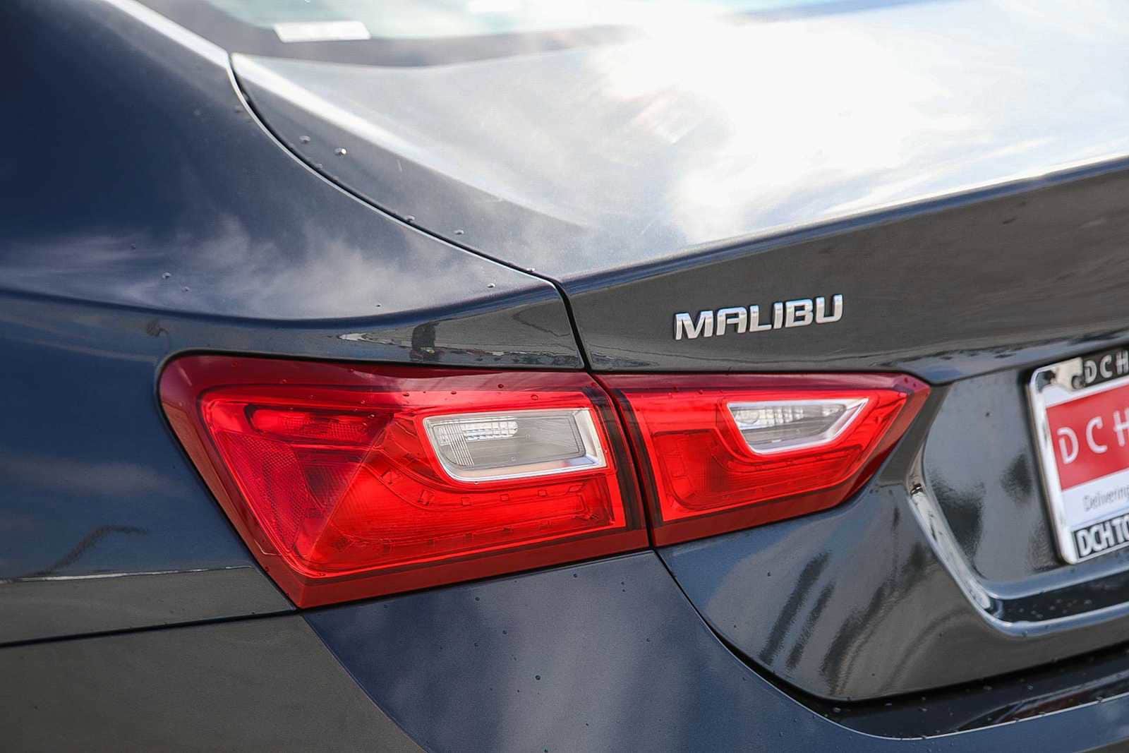 Thumbnail: 2018 Chevrolet Malibu - 8