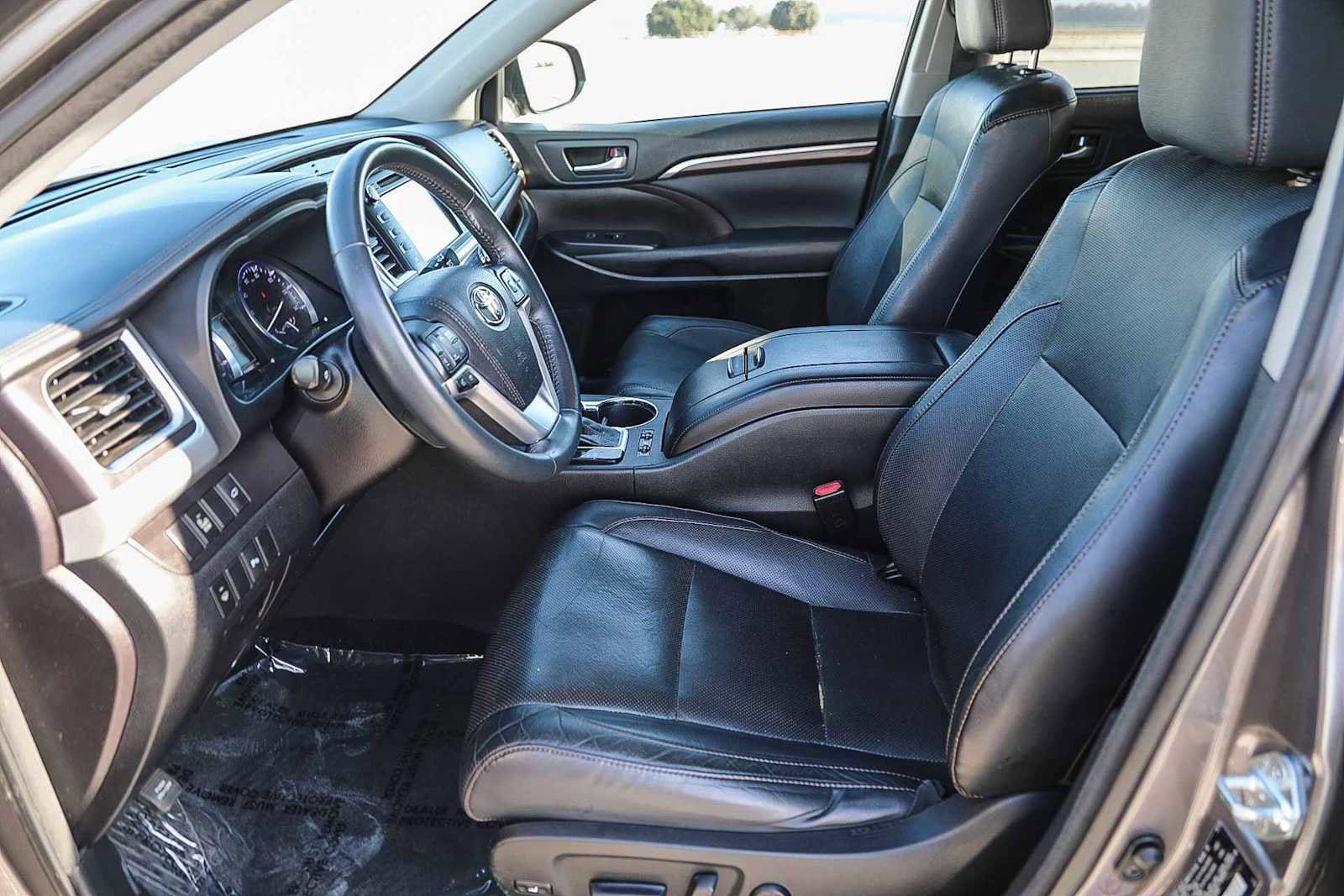 Thumbnail: 2016 Toyota Highlander - 18