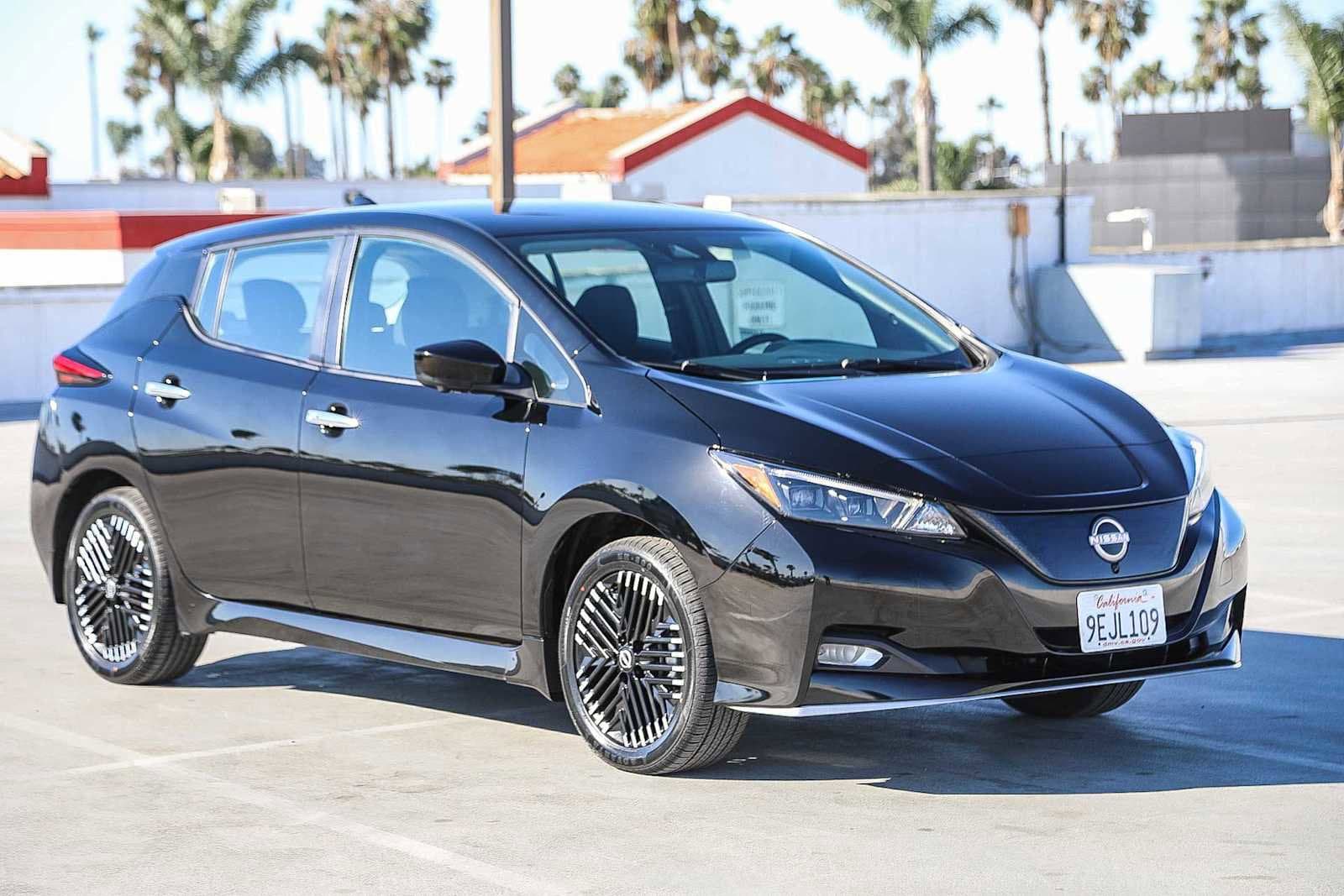 Thumbnail: 2023 Nissan Leaf - 4