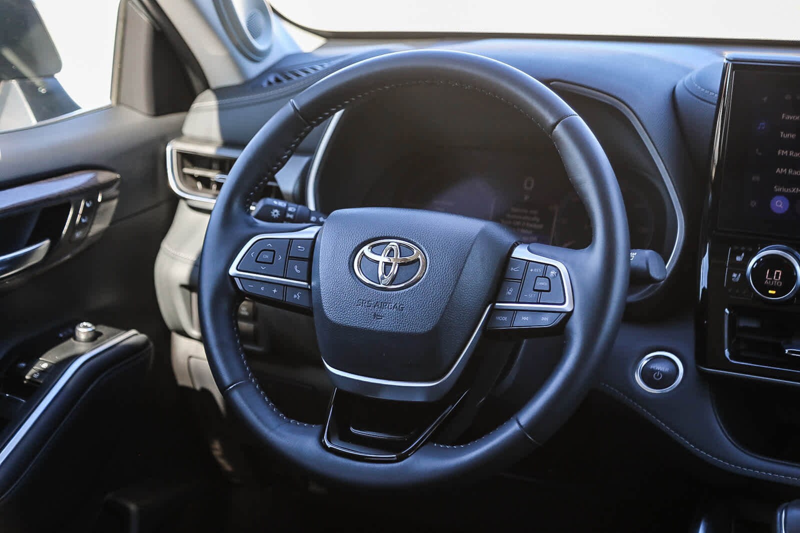 Thumbnail: 2024 Toyota Highlander - 15