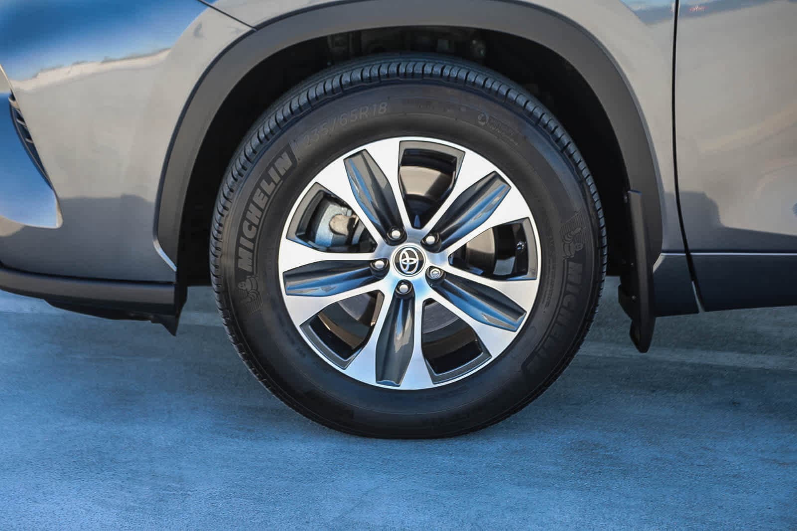 Thumbnail: 2023 Toyota Highlander - 10