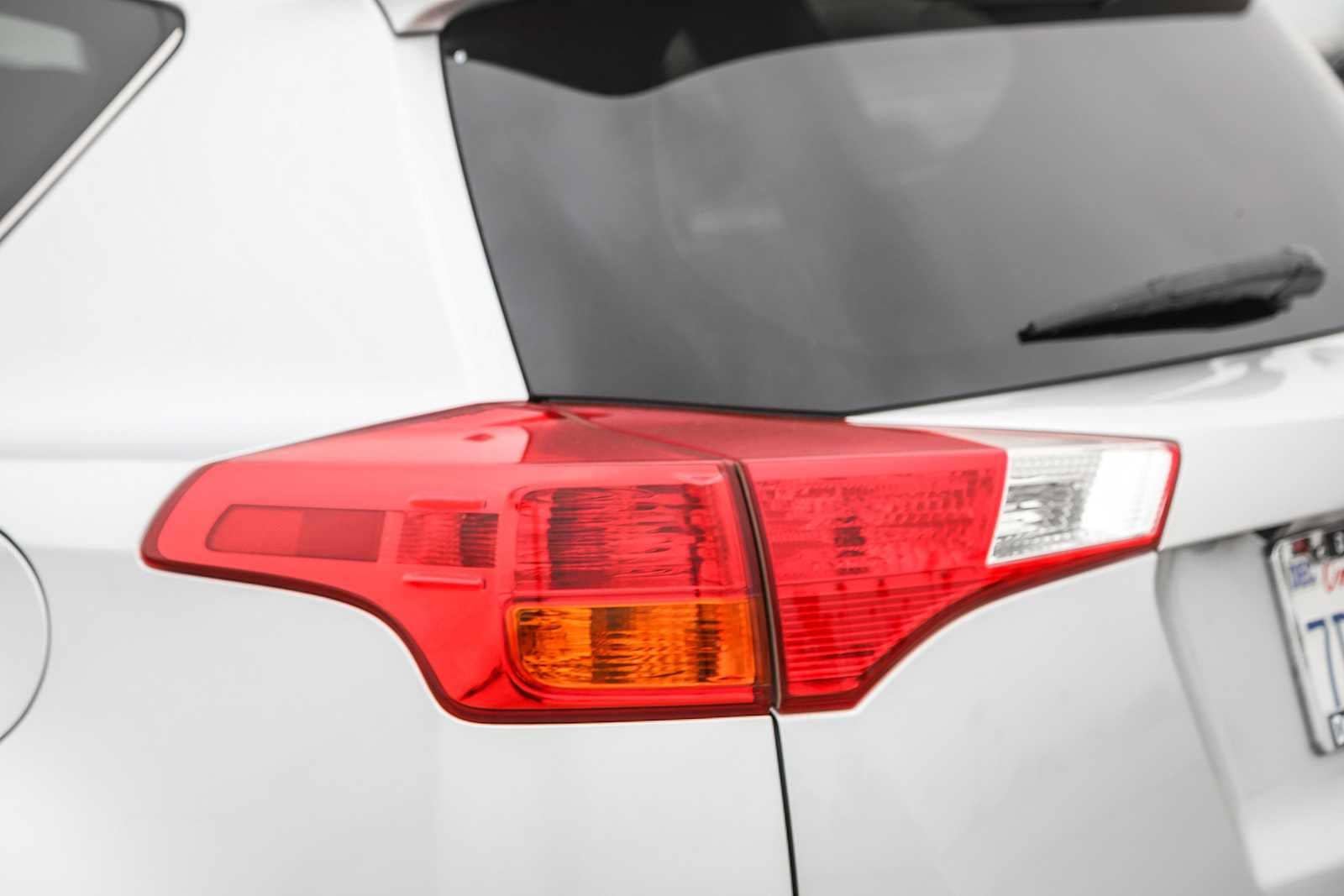 Thumbnail: 2013 Toyota RAV4 - 8