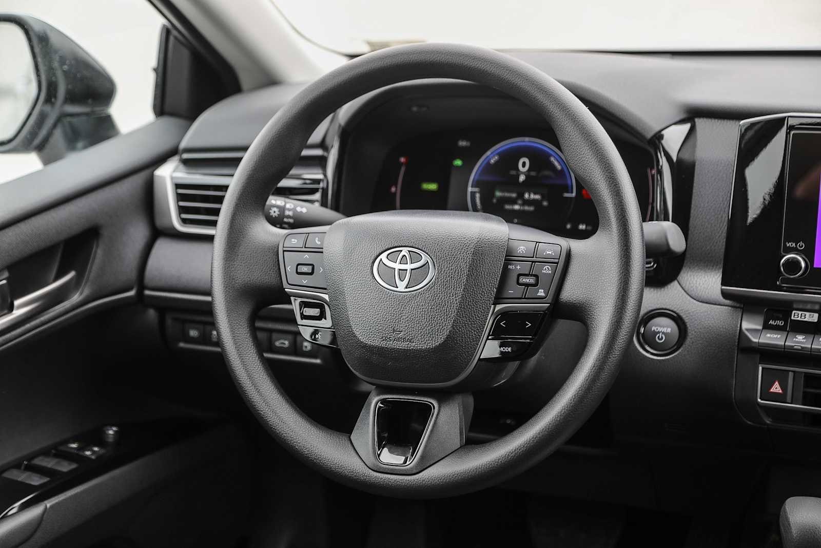 2025 Toyota Camry LE 16