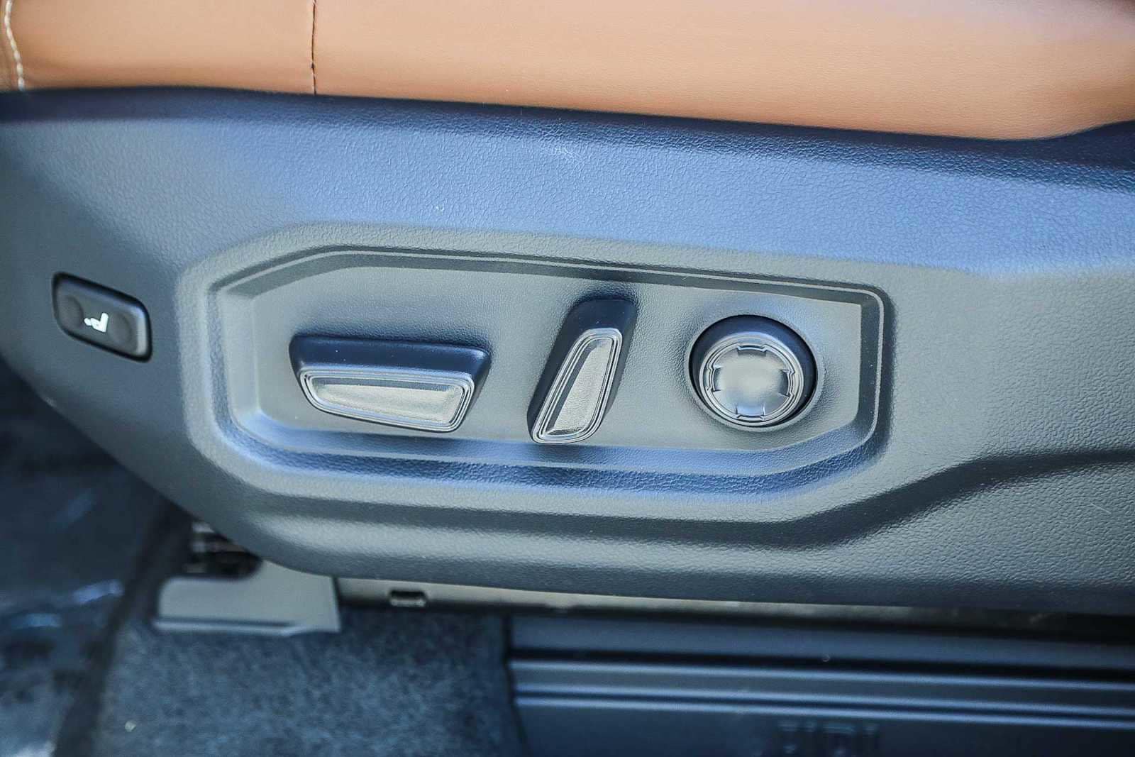 Thumbnail: 2025 Toyota Tundra - 21