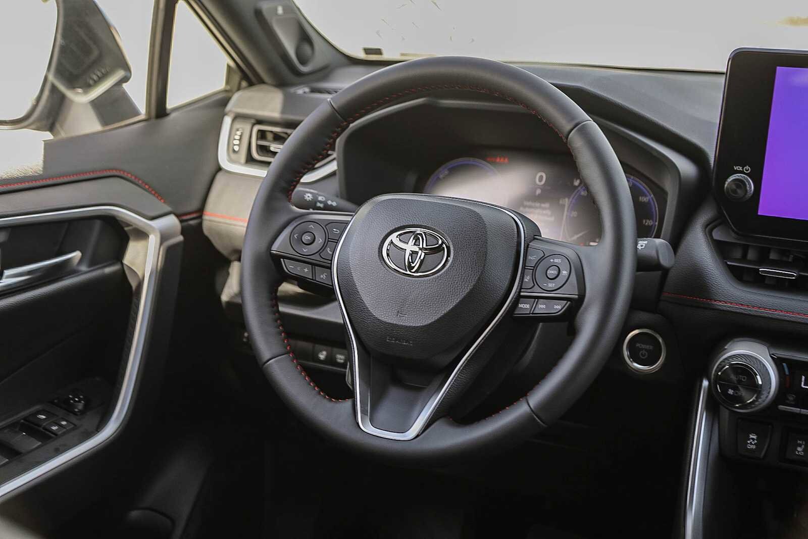 Thumbnail: 2025 Toyota RAV4 - 17