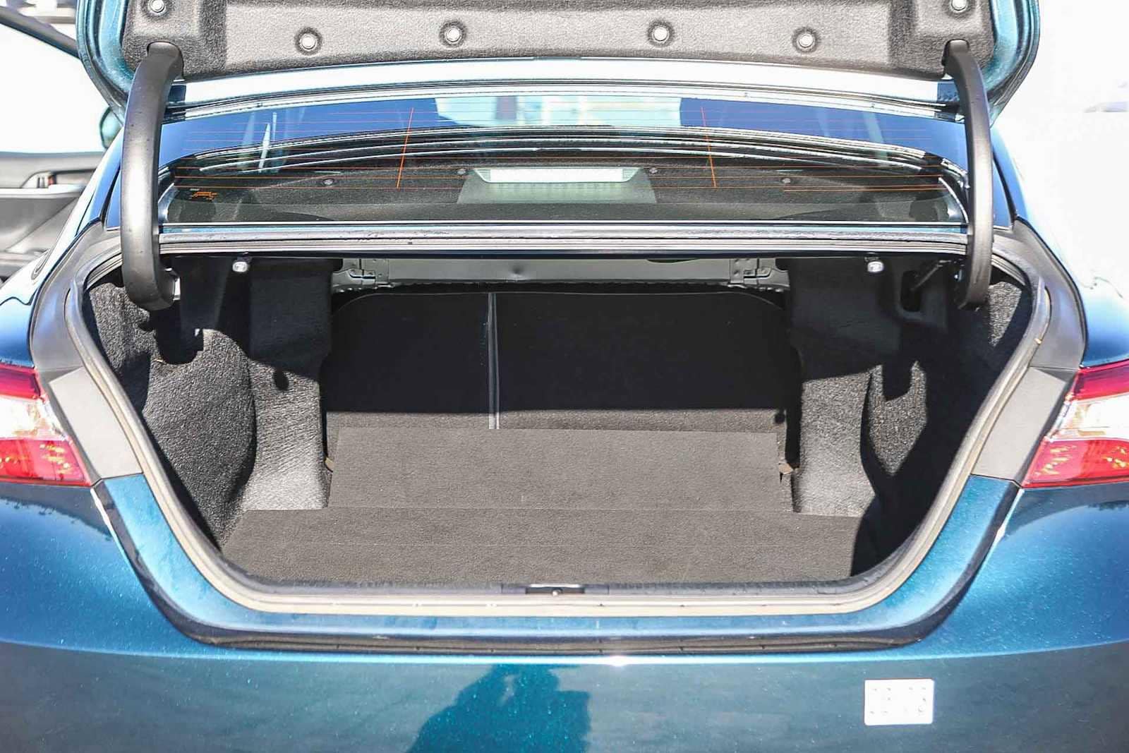 Thumbnail: 2019 Toyota Camry - 24
