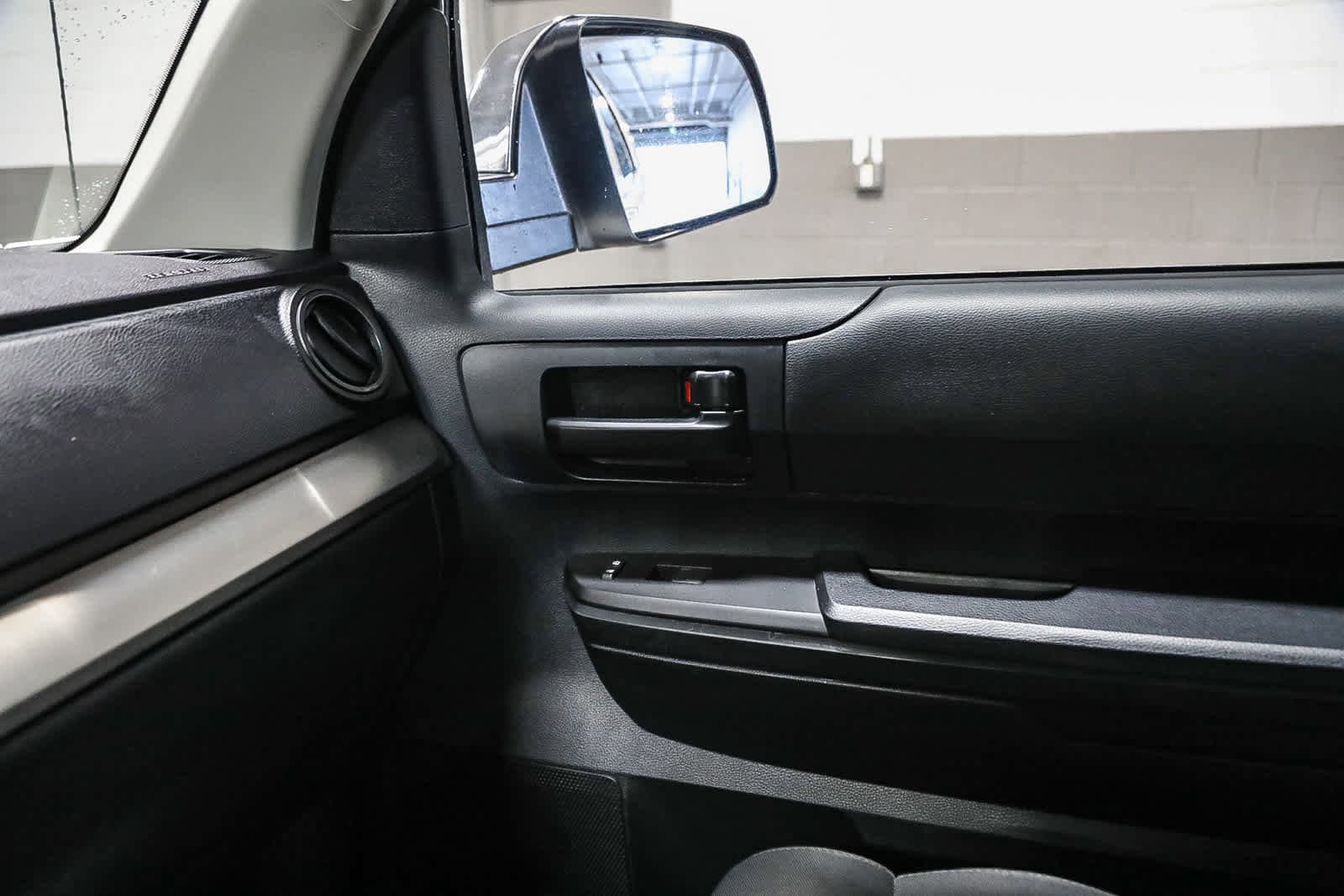 Thumbnail: 2017 Toyota Tundra - 18