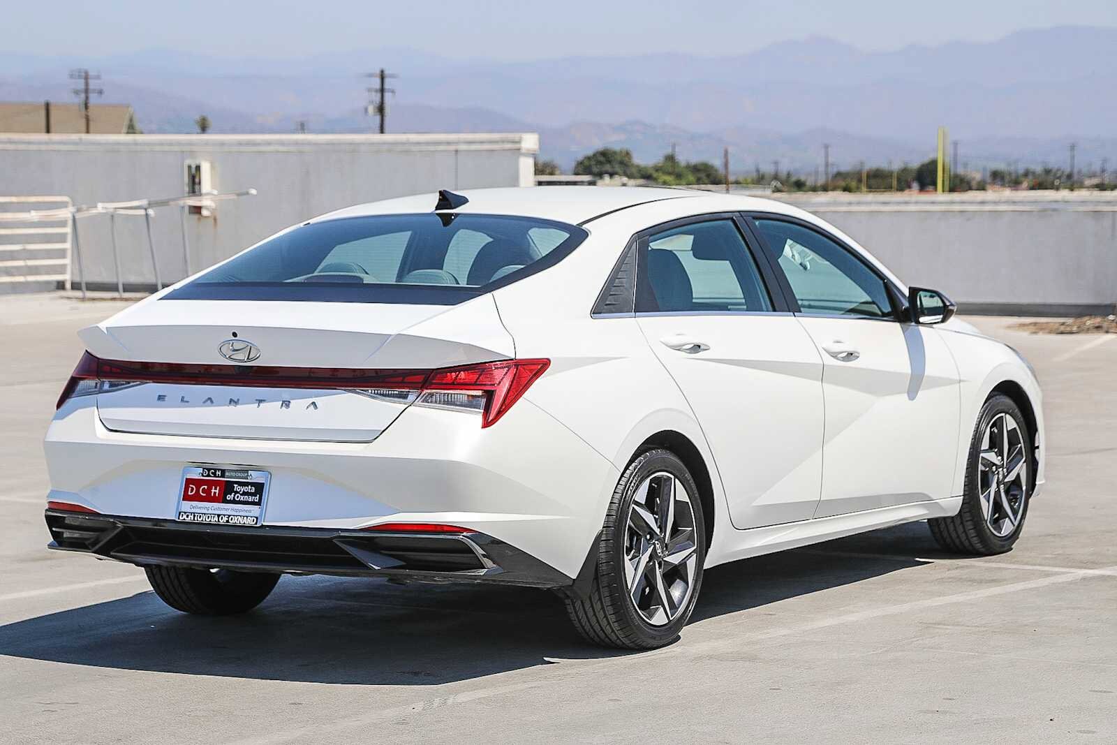 Thumbnail: 2022 Hyundai Elantra - 4