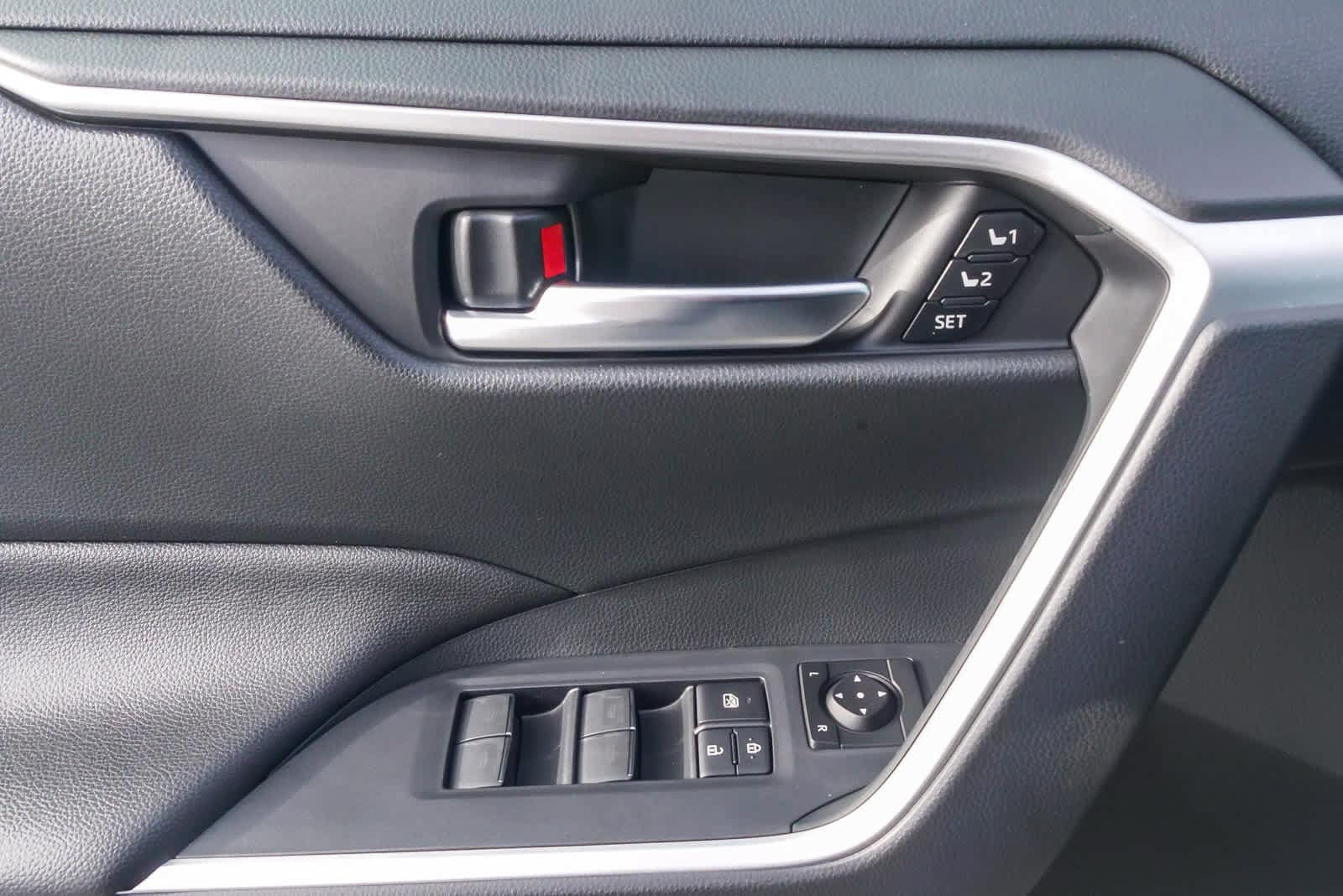 Thumbnail: 2025 Toyota RAV4 - 22