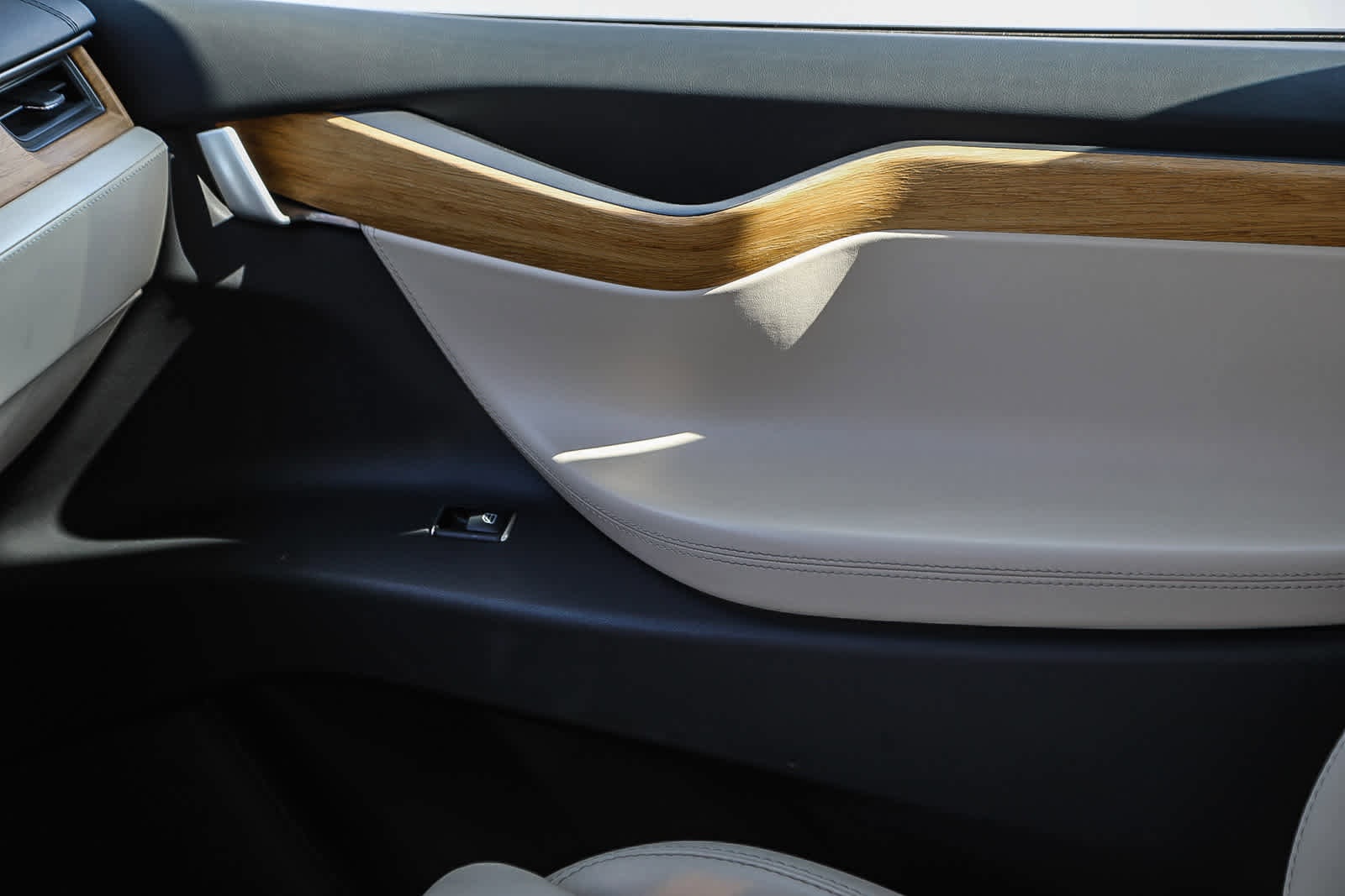 Thumbnail: 2019 Tesla Model X - 19