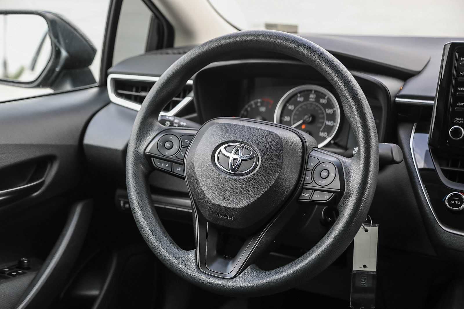 2022 Toyota Corolla LE 15