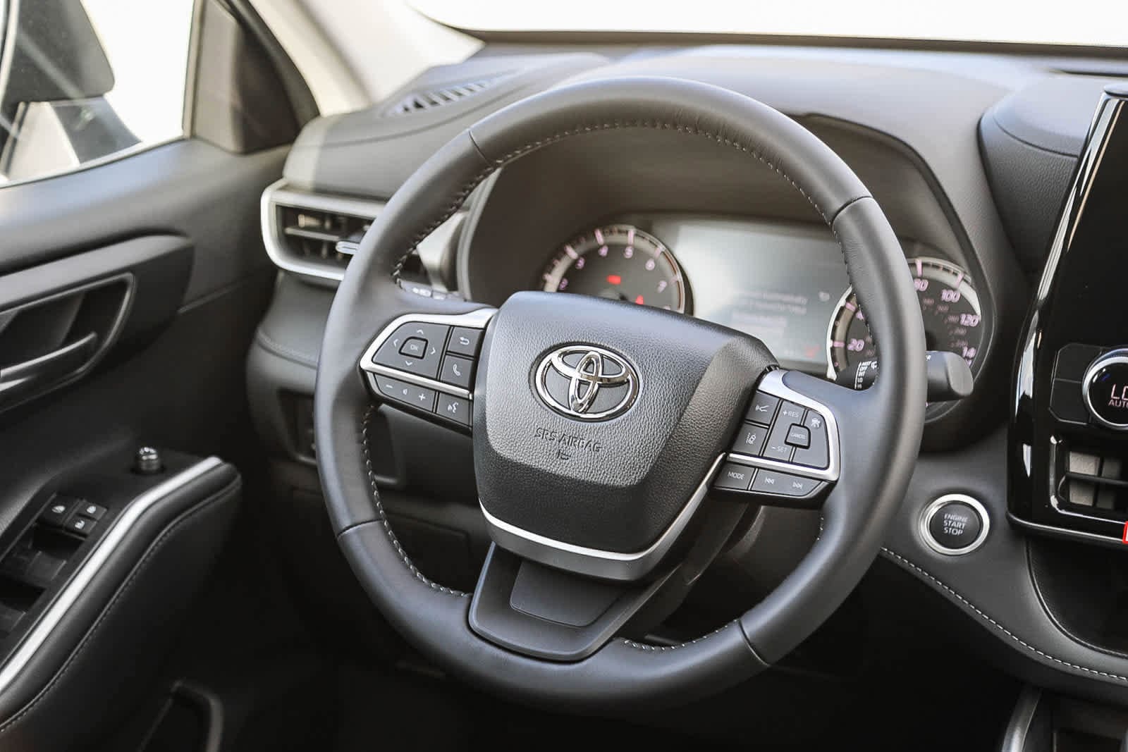 Thumbnail: 2025 Toyota Highlander - 16