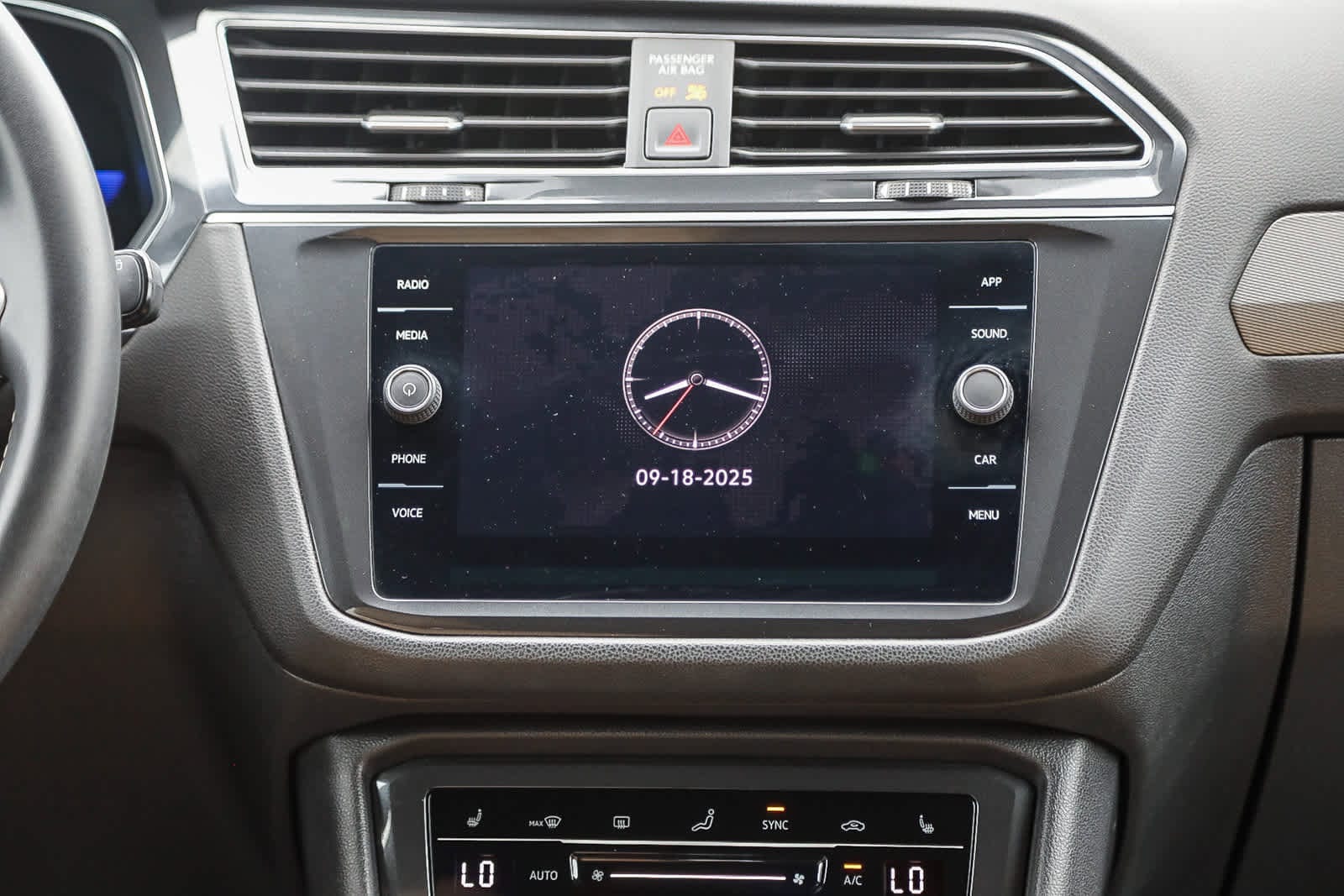 Thumbnail: 2022 Volkswagen Tiguan - 13