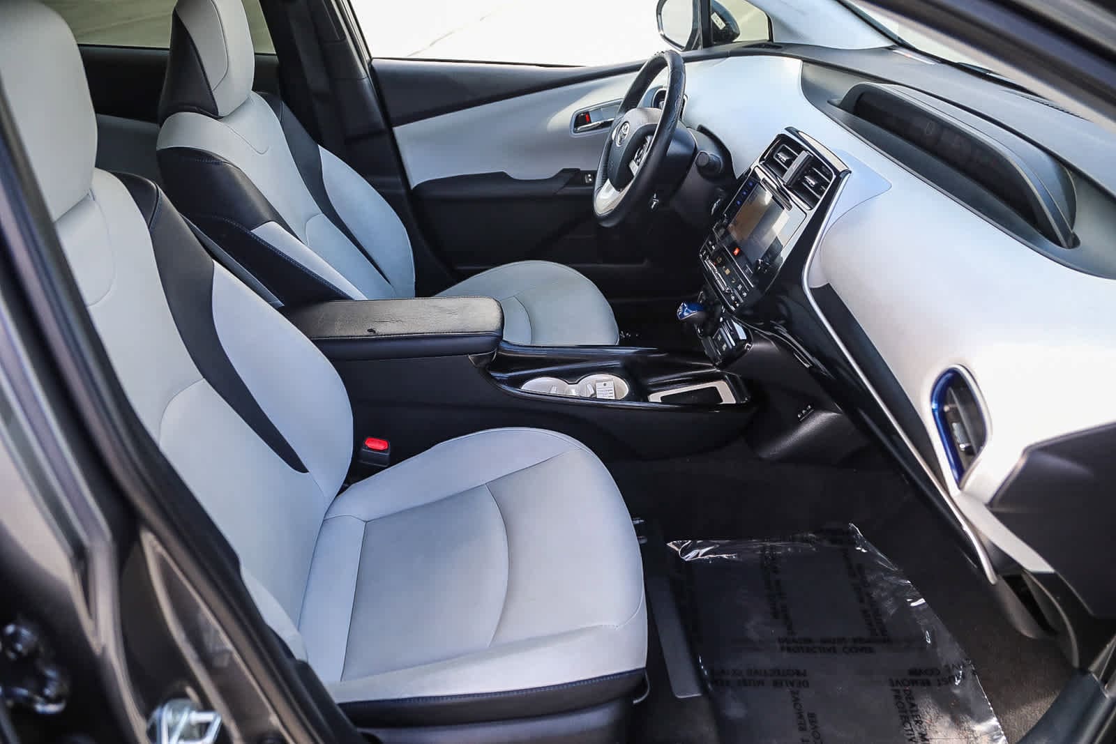 Thumbnail: 2016 Toyota Prius - 15
