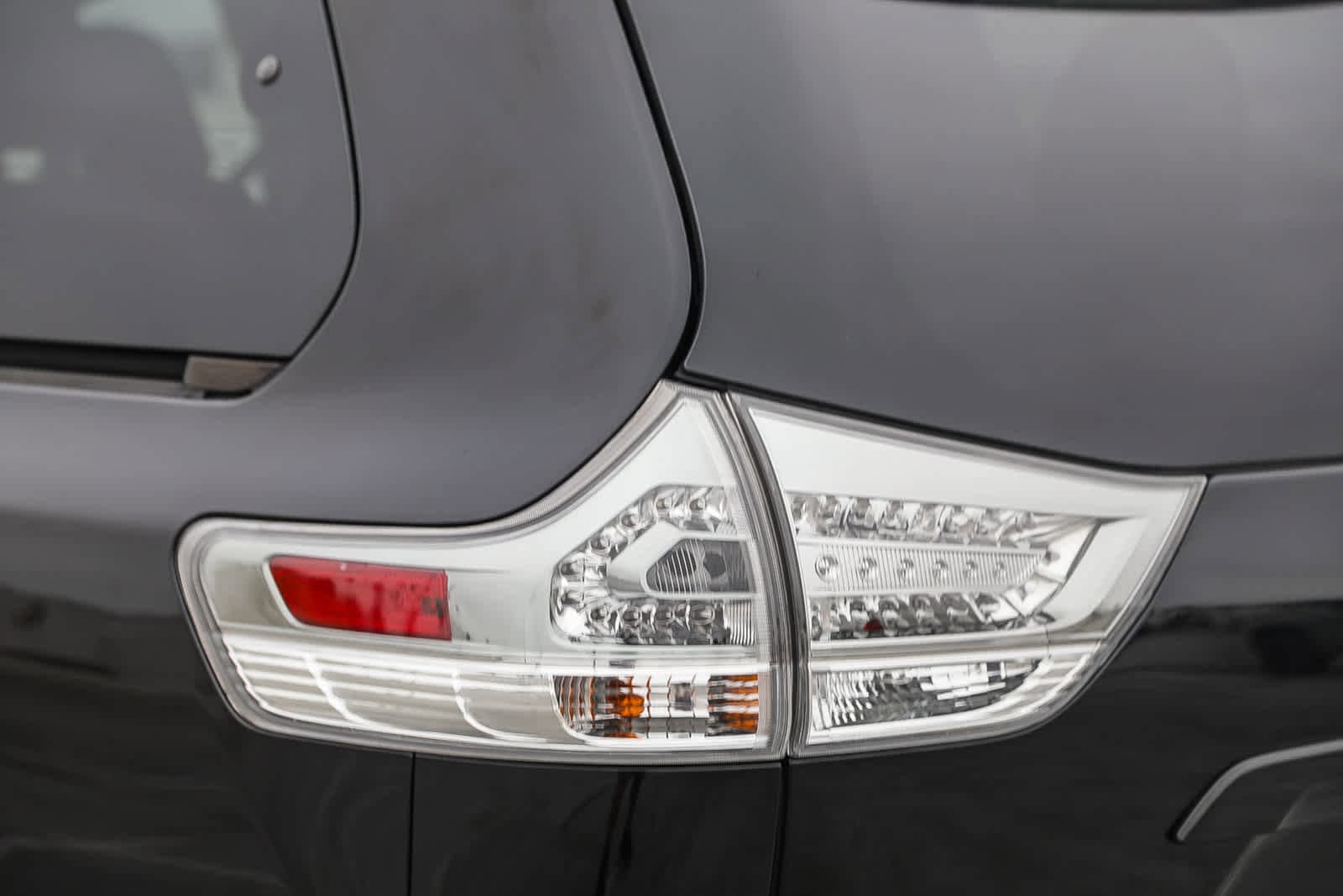 Thumbnail: 2017 Toyota Sienna - 8