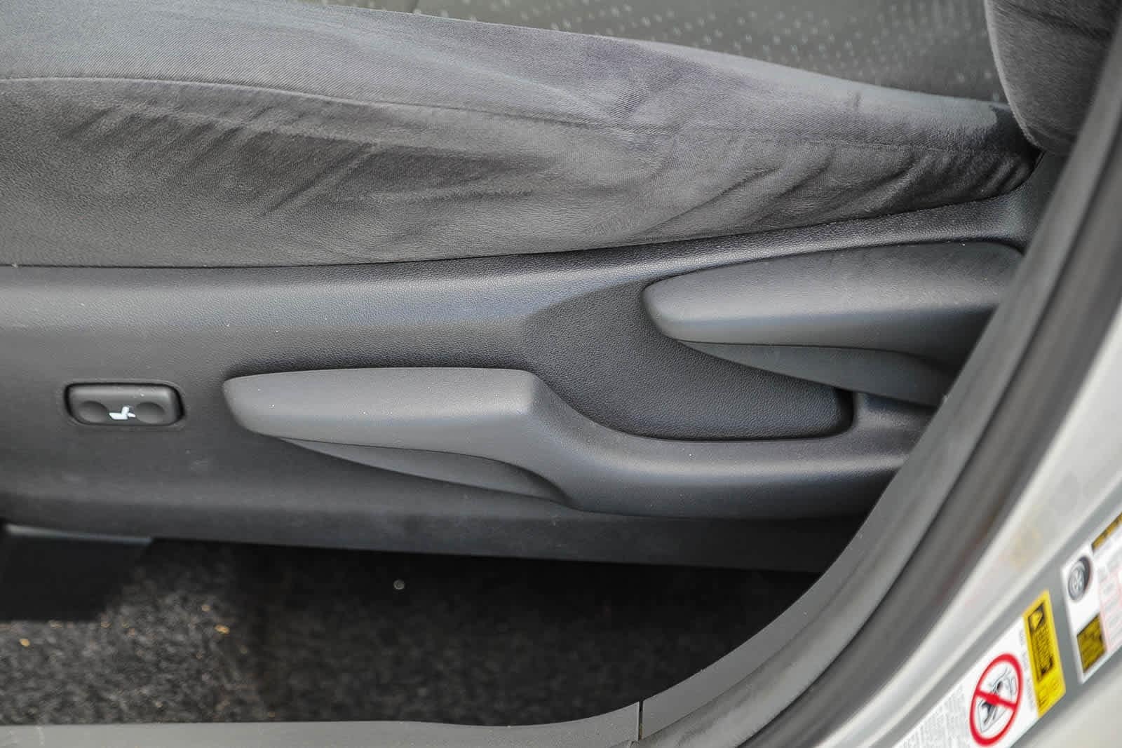 Thumbnail: 2013 Toyota Prius v - 19