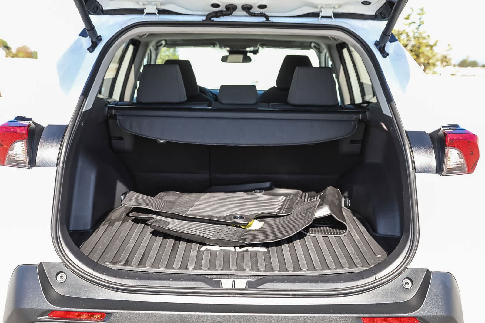 Thumbnail: 2025 Toyota RAV4 - 25